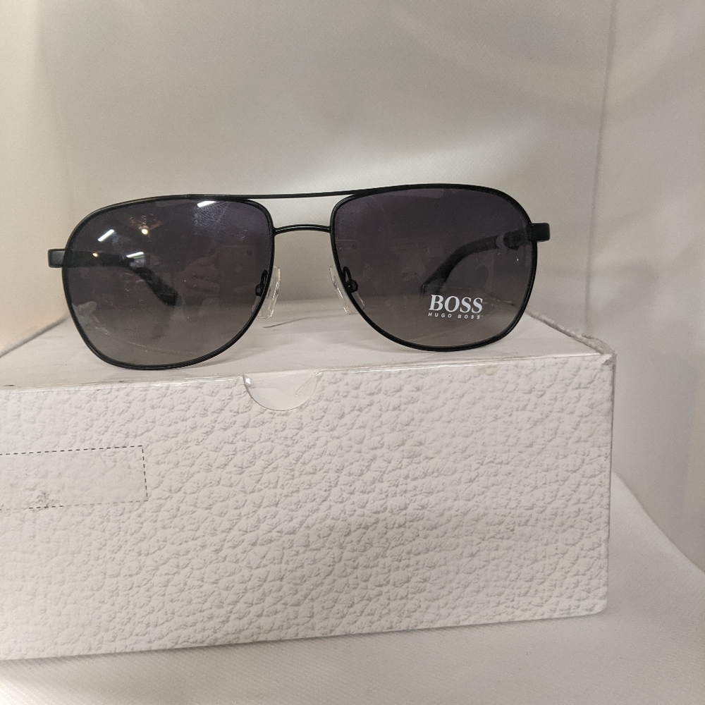 Vários Hugo Boss sunglasses polariz…